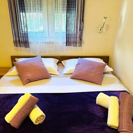 Apartman Green Oasis Near Borik Beach,